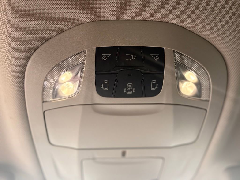 Used 2023 Chrysler Pacifica Touring-L FWD image 27