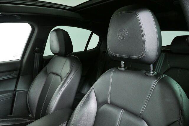 Used 2022 Alfa Romeo Stelvio Sprint AWD/4WD image 2