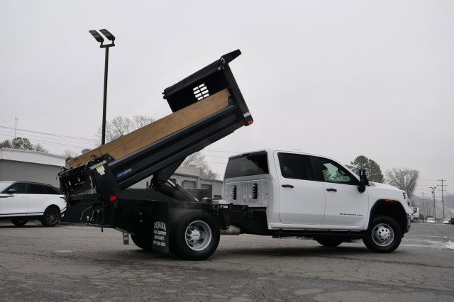 Used 2024 GMC Sierra 3500 Pro w/ Convenience Package AWD/4WD image 3