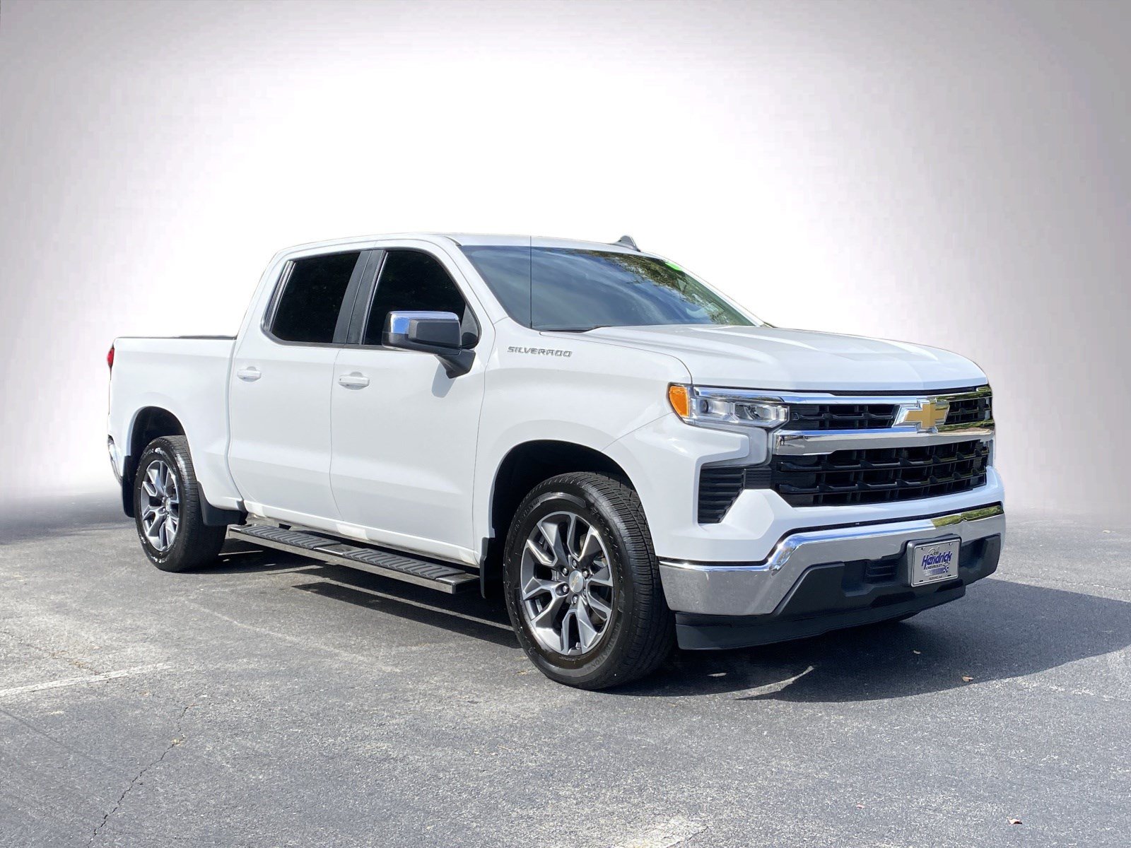 Used 2023 Chevrolet Silverado 1500 LT RWD image 2
