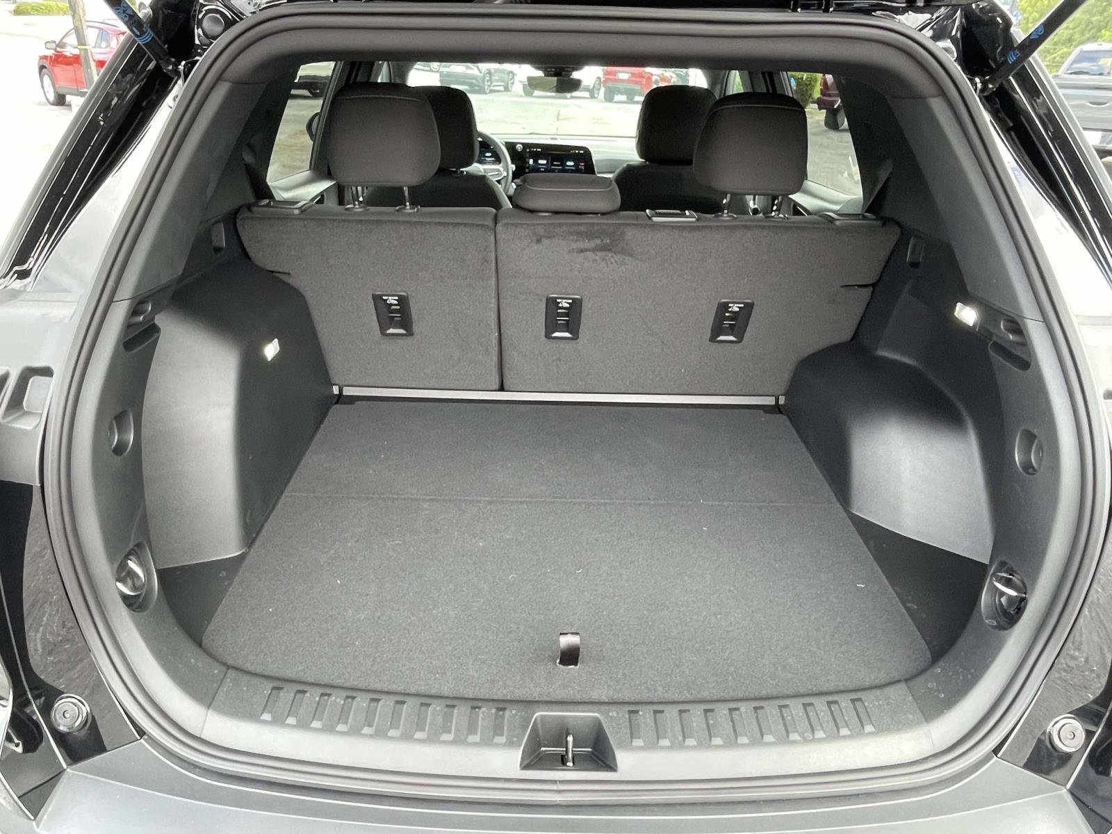 Used 2026 Chevrolet Equinox LT w/ Safety and Technology Package FWD image 9