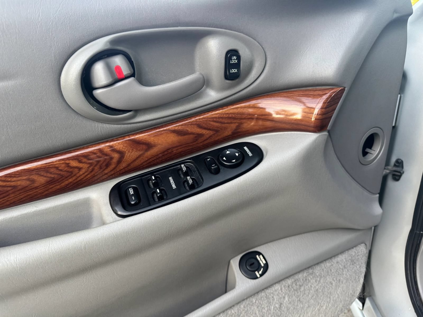 Used 2002 Buick Le Sabre Custom w/ Luxury Pkg FWD image 27