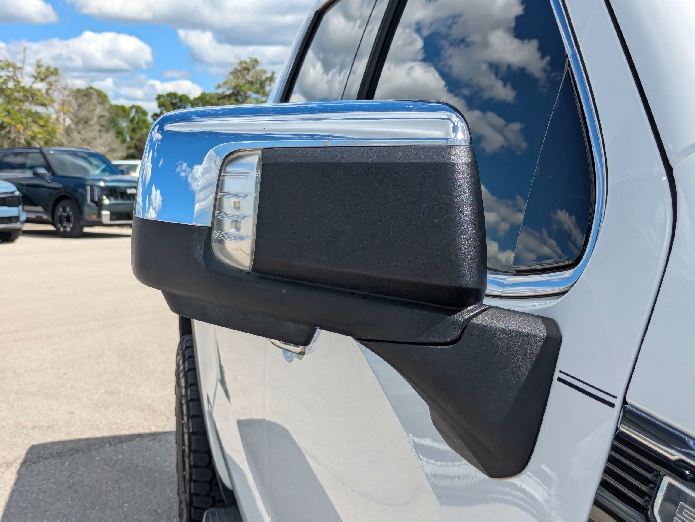 Used 2019 GMC Sierra 1500 SLT w/ SLT Premium Package AWD/4WD image 13