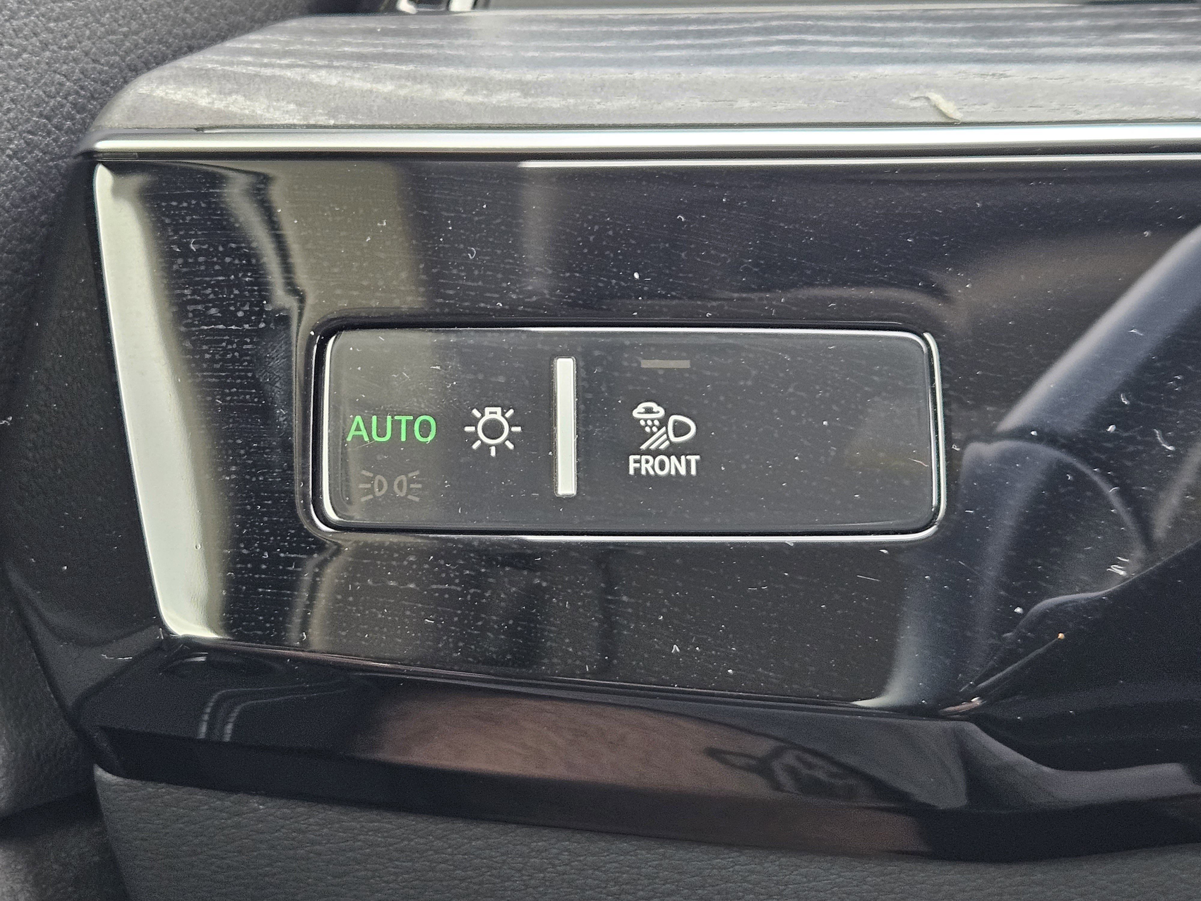 Used 2021 Audi e-tron Prestige w/ Prestige Package image 24