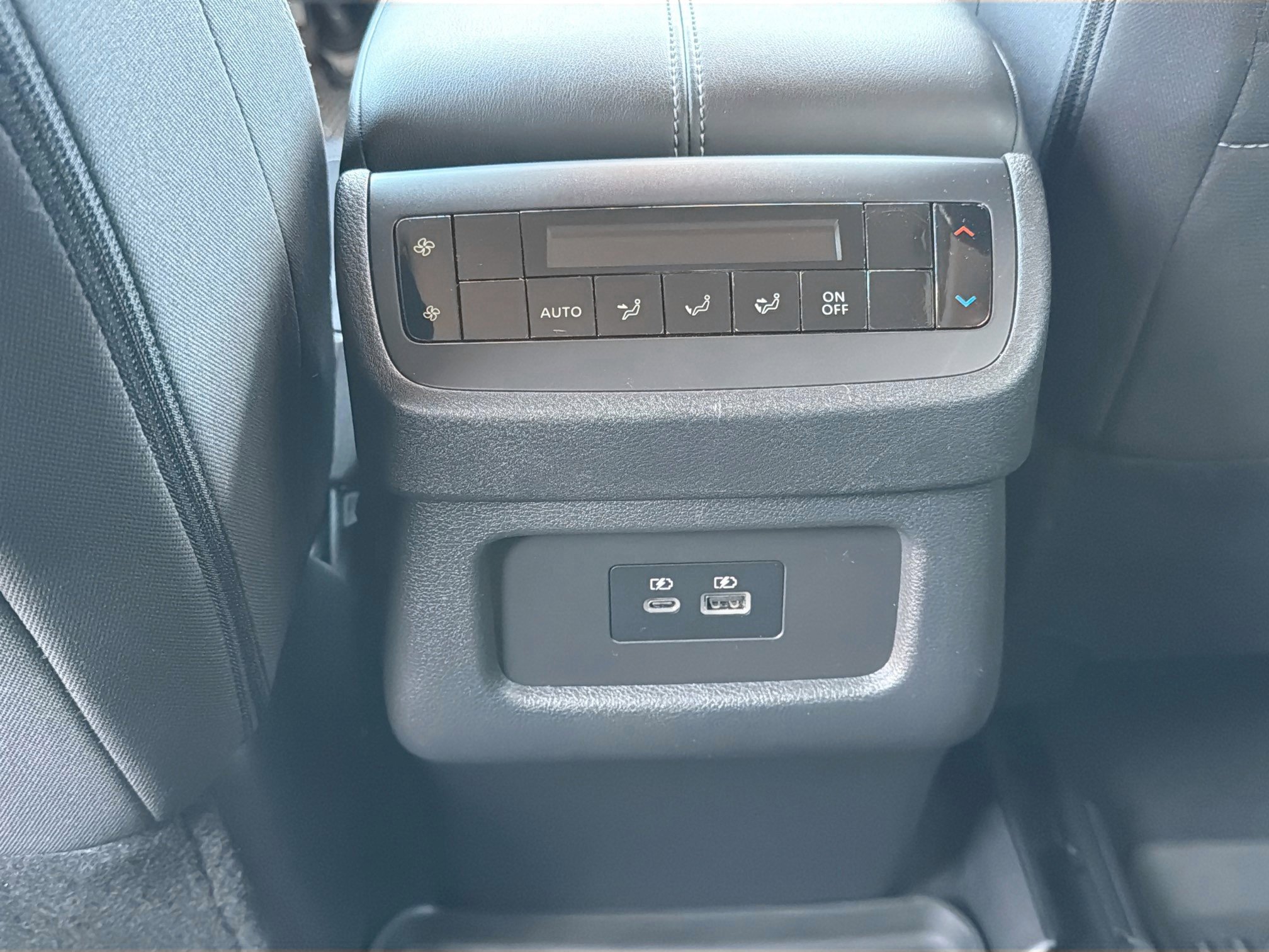 Used 2023 Nissan Pathfinder SV w/ SV Premium Package image 19