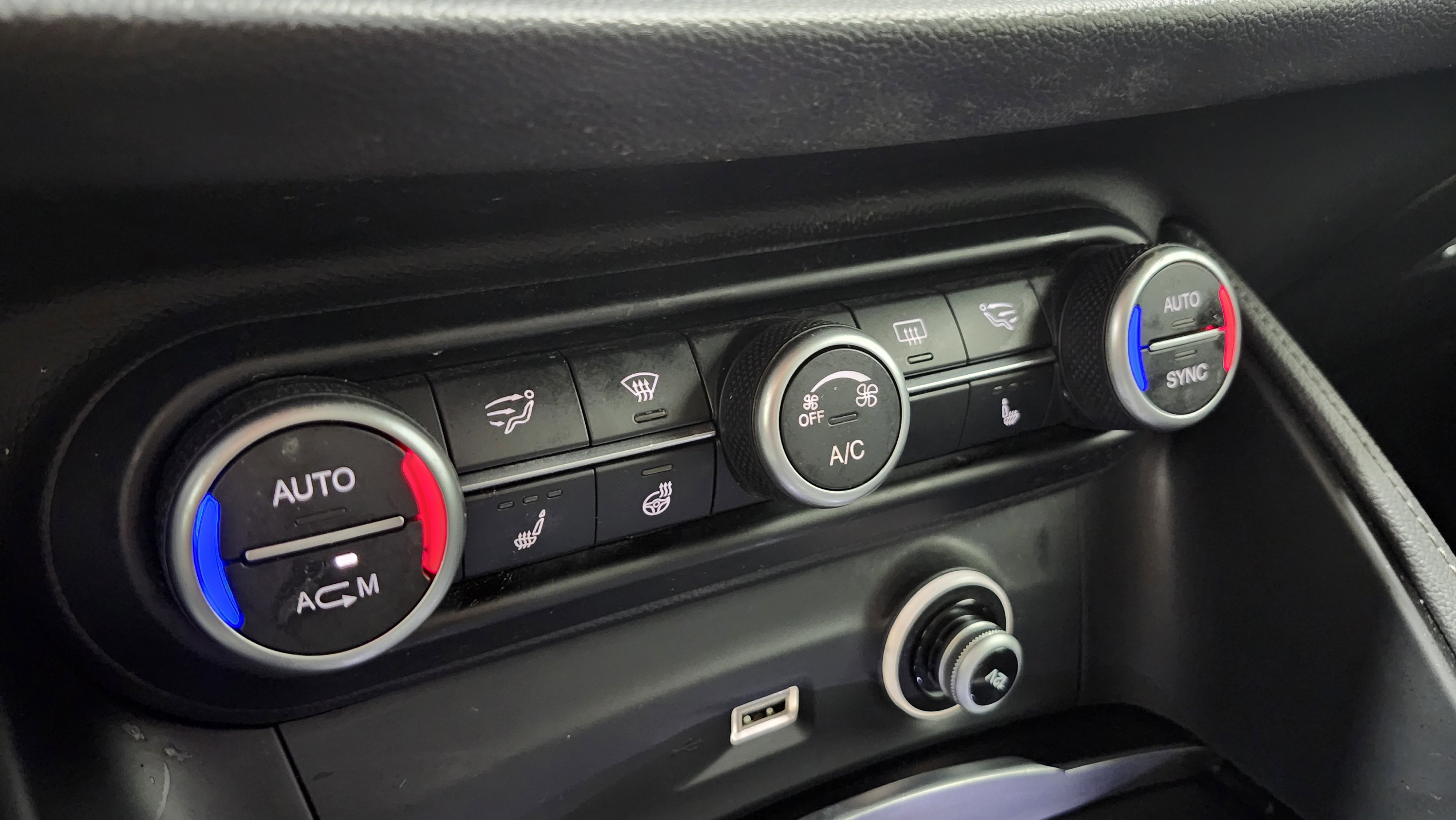 Used 2018 Alfa Romeo Stelvio AWD image 33