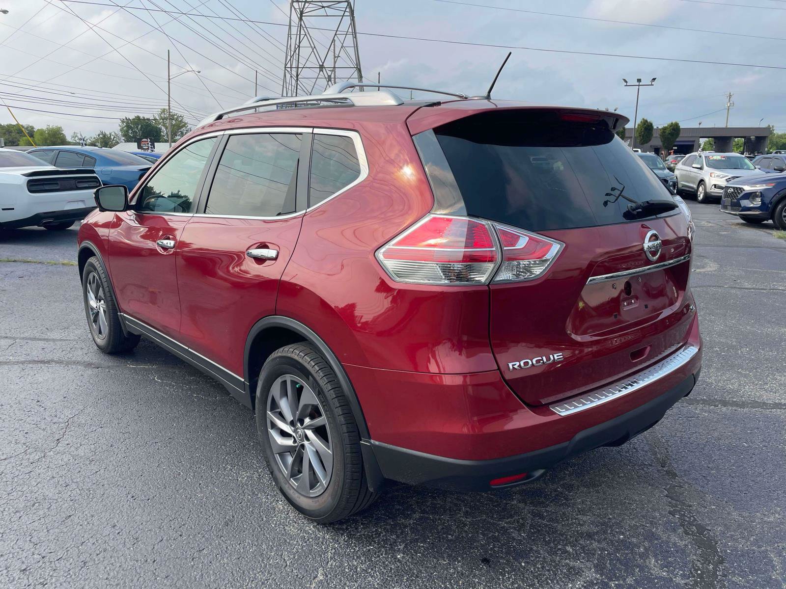 Used 2016 Nissan Rogue SL w/ SL Premium Package FWD image 5