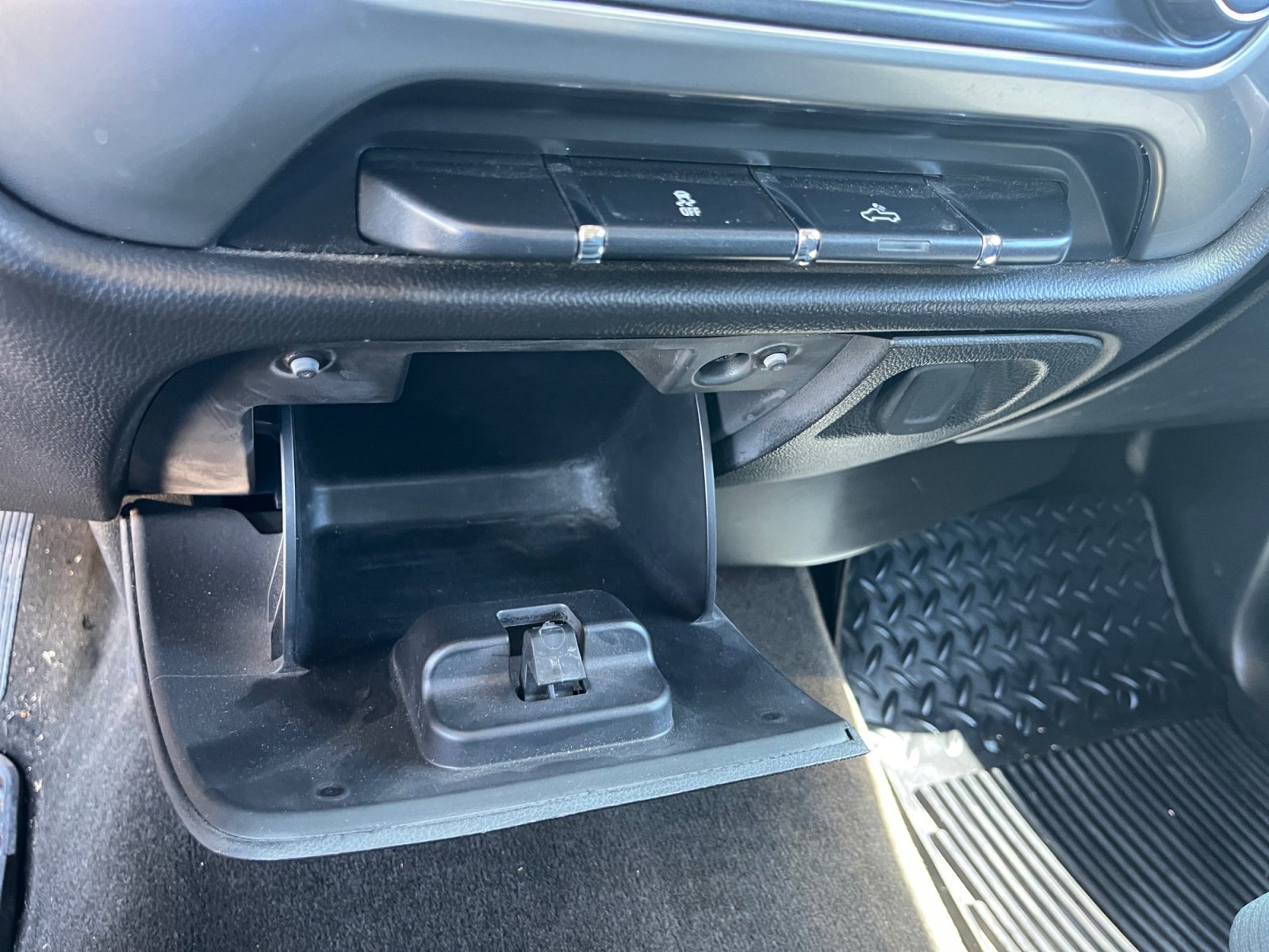 Used 2018 Chevrolet Silverado 1500 LT RWD image 30