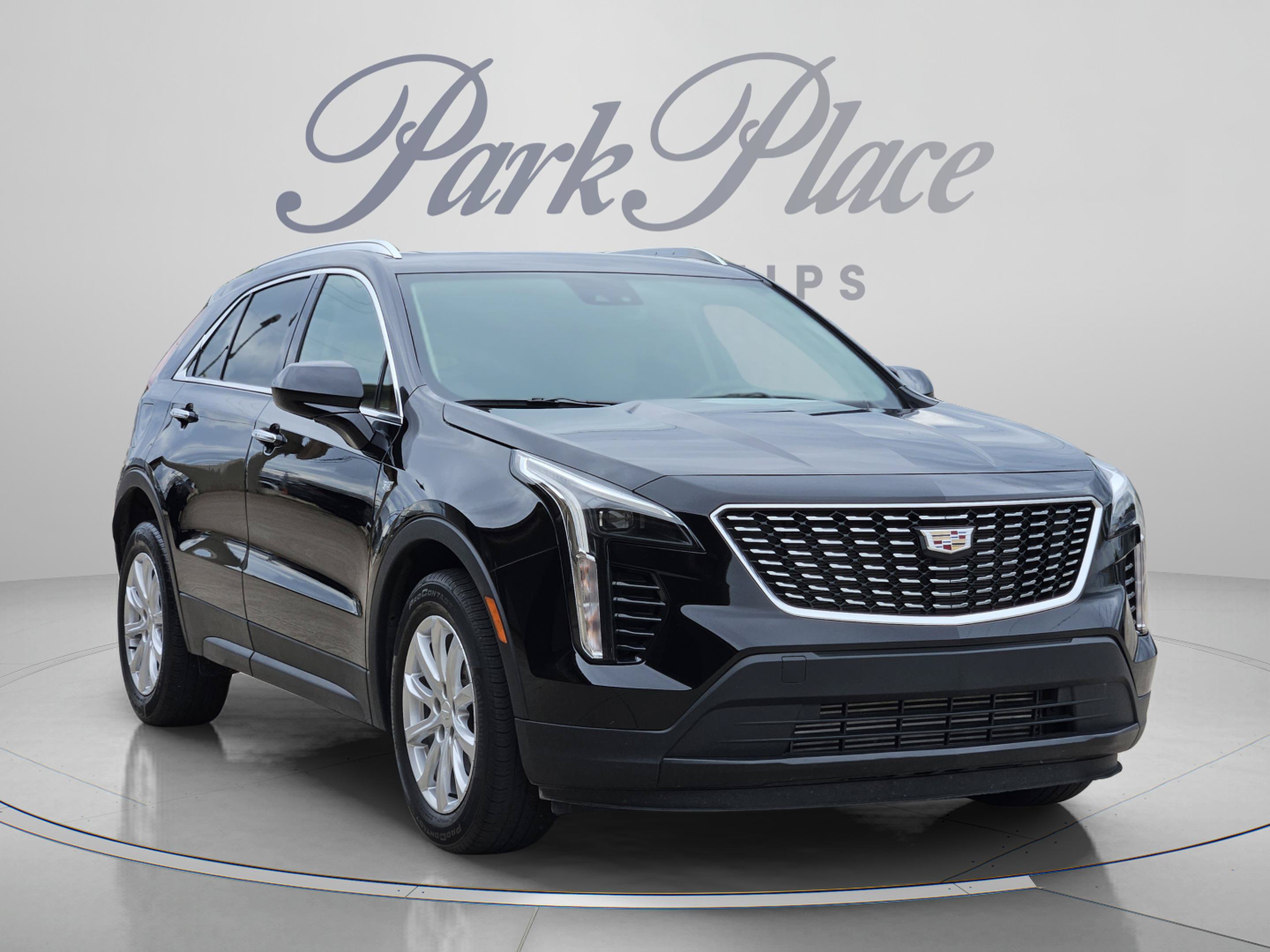 Used 2022 Cadillac XT4 Luxury w/ Cold Weather Package FWD image 8