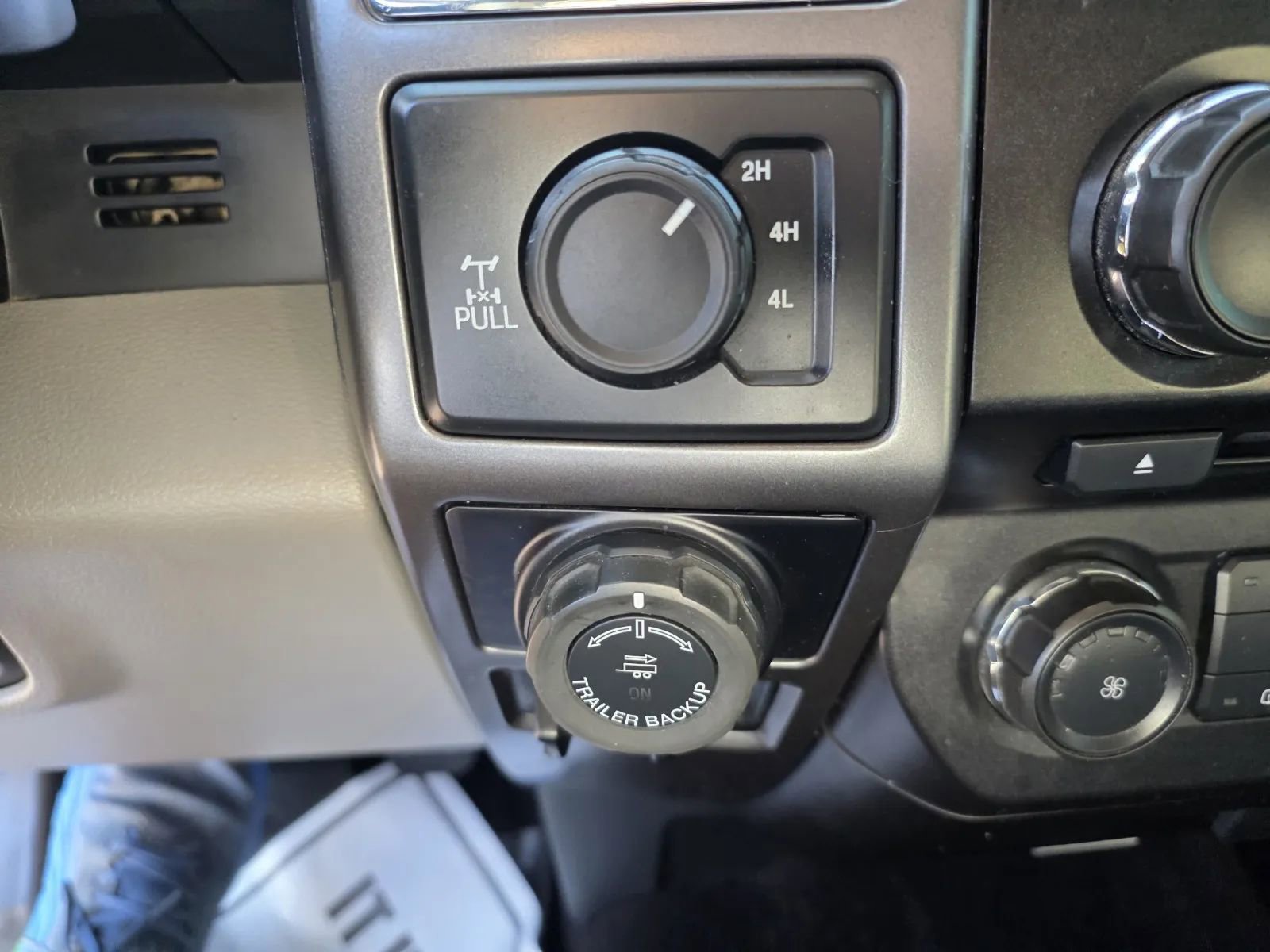 Used 2017 Ford F150 XLT w/ Trailer Tow Package AWD/4WD image 21