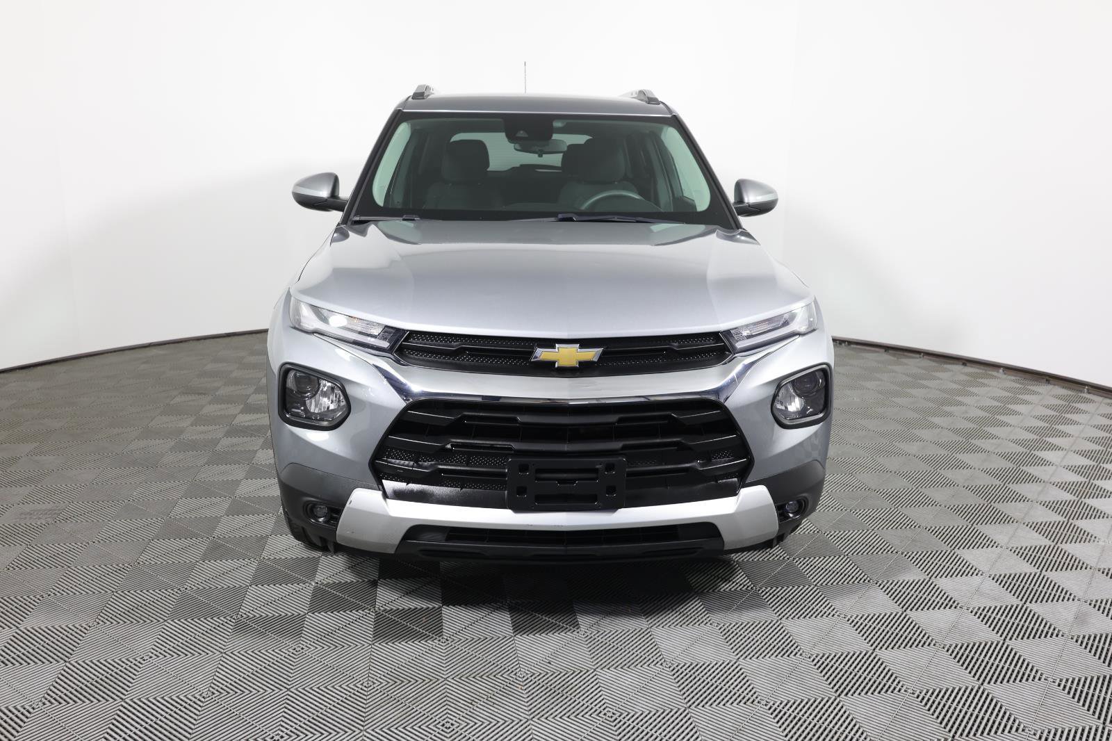 Used 2023 Chevrolet TrailBlazer LT FWD image 2