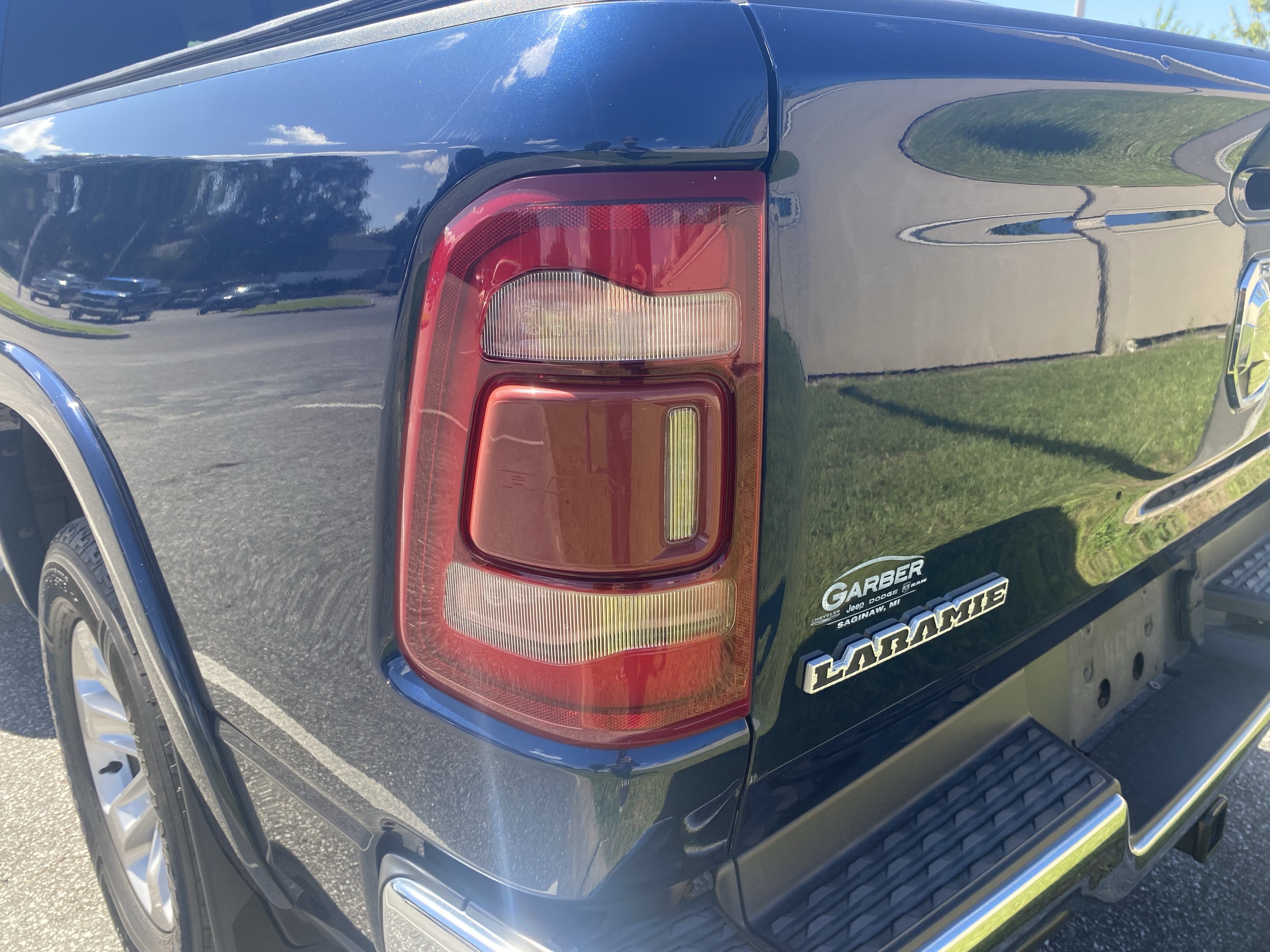 Used 2020 RAM 1500 Laramie AWD/4WD image 11