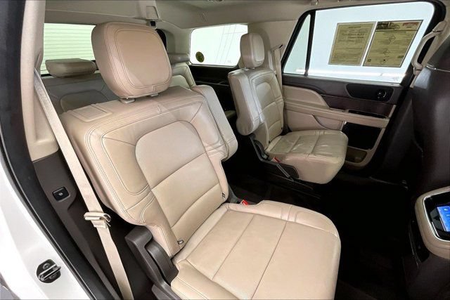 Used 2022 Lincoln Navigator Reserve AWD/4WD image 17