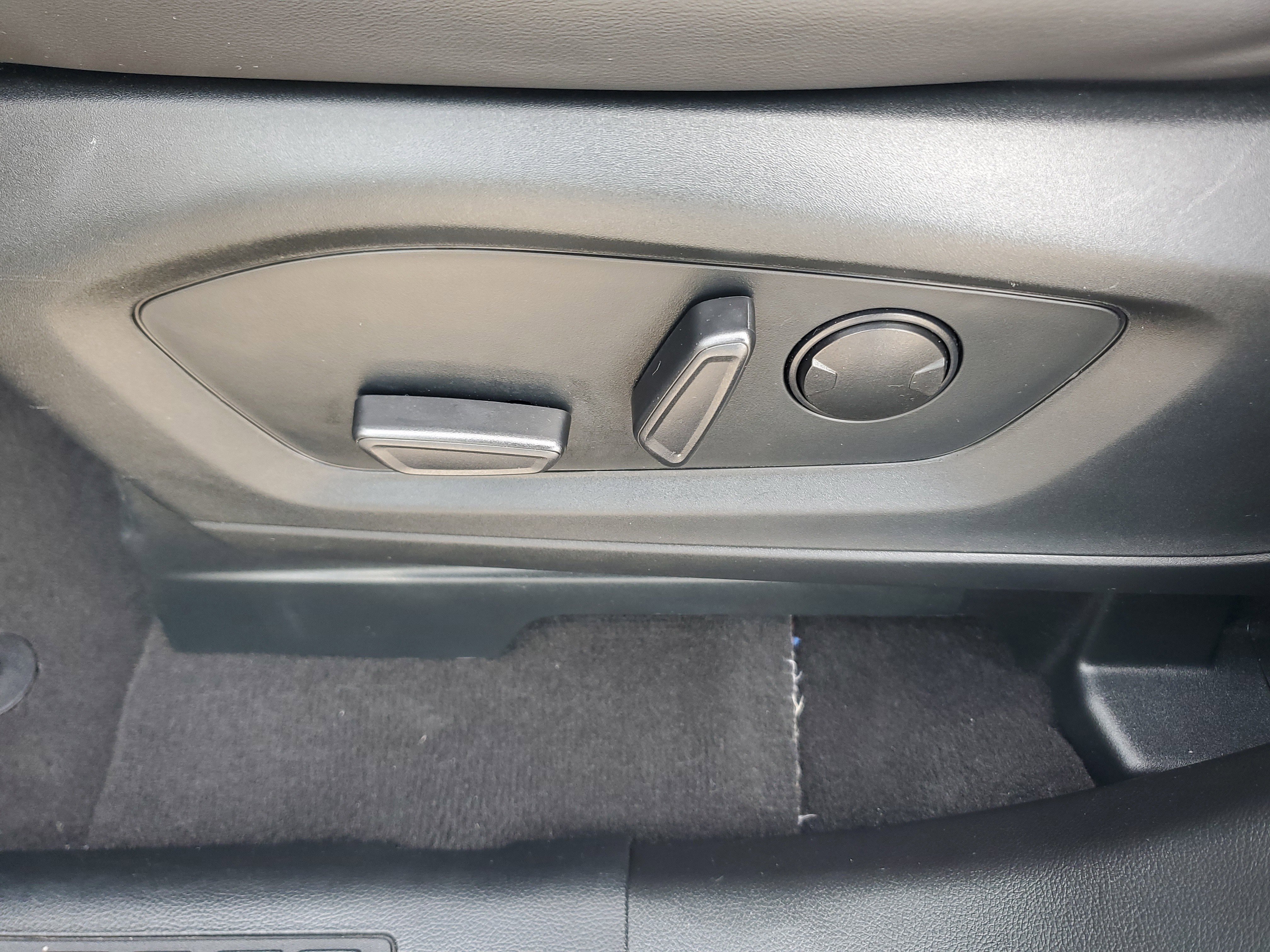 Used 2023 Ford Explorer XLT w/ Equipment Group 202A image 11