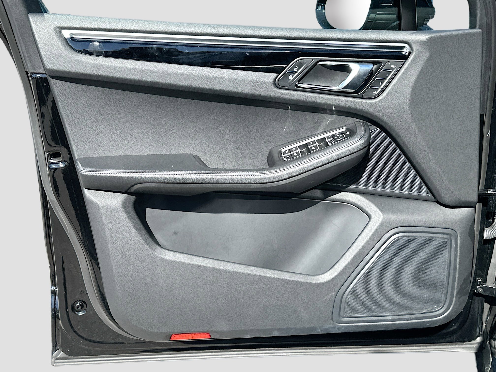 Used 2024 Porsche Macan image 21