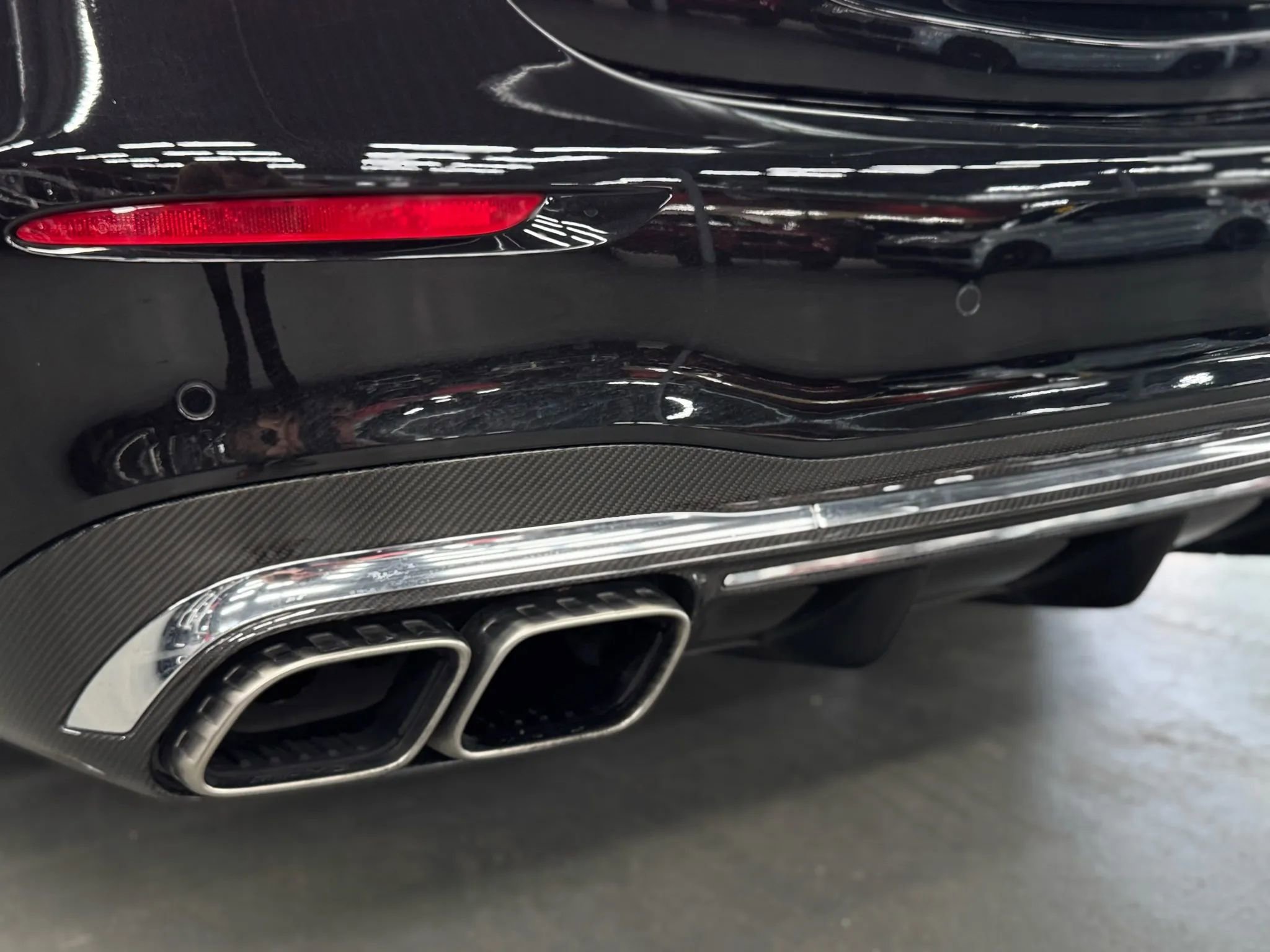 Used 2024 Mercedes-Benz S 63 AMG S w/ Carbon Fiber Exterior Package image 13