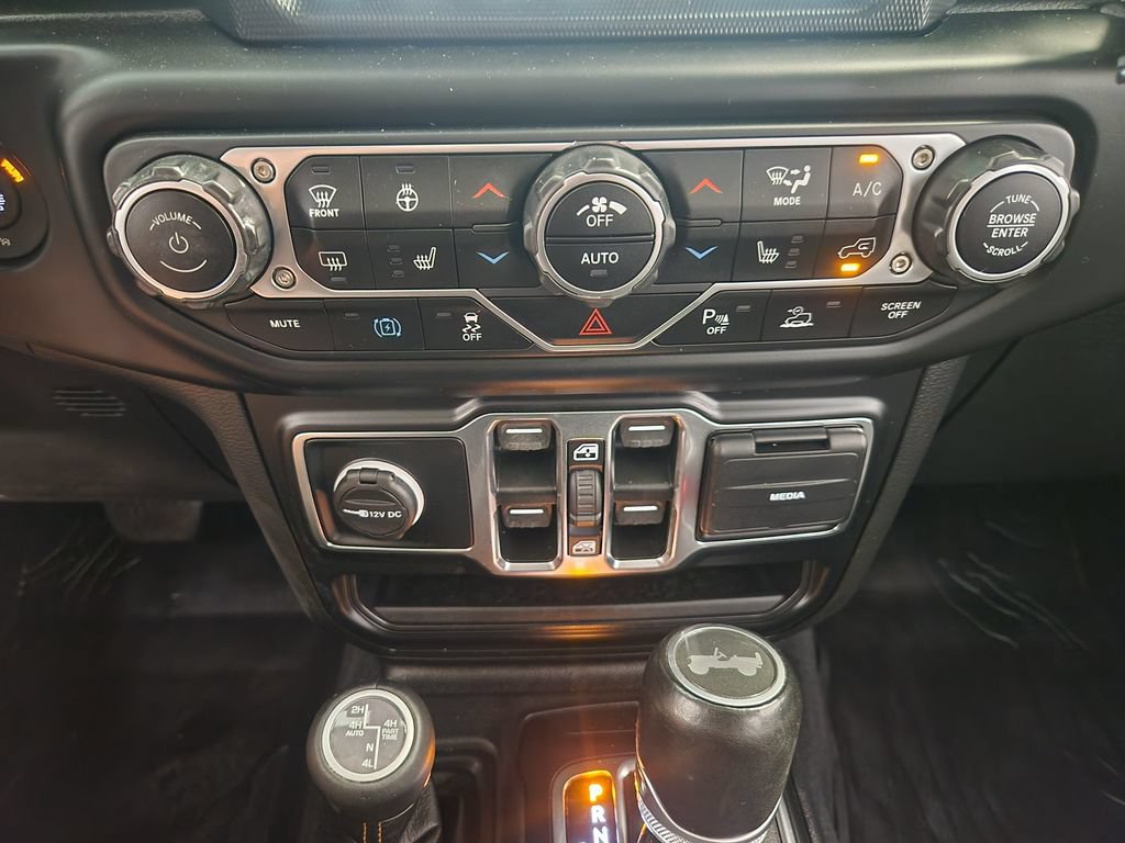 Used 2021 Jeep Wrangler Unlimited Sahara AWD/4WD image 18