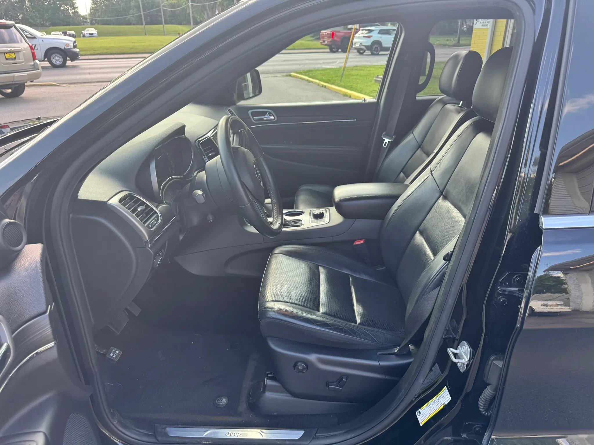 Used 2019 Jeep Grand Cherokee Limited w/ Luxury Group II AWD/4WD image 15