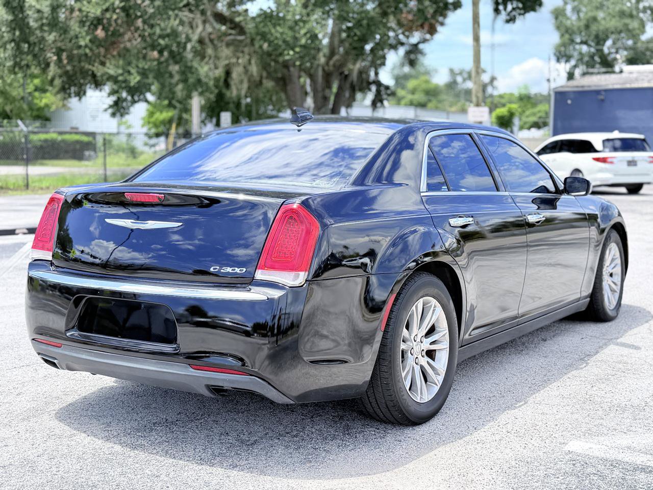 Used 2016 Chrysler 300 C RWD image 5