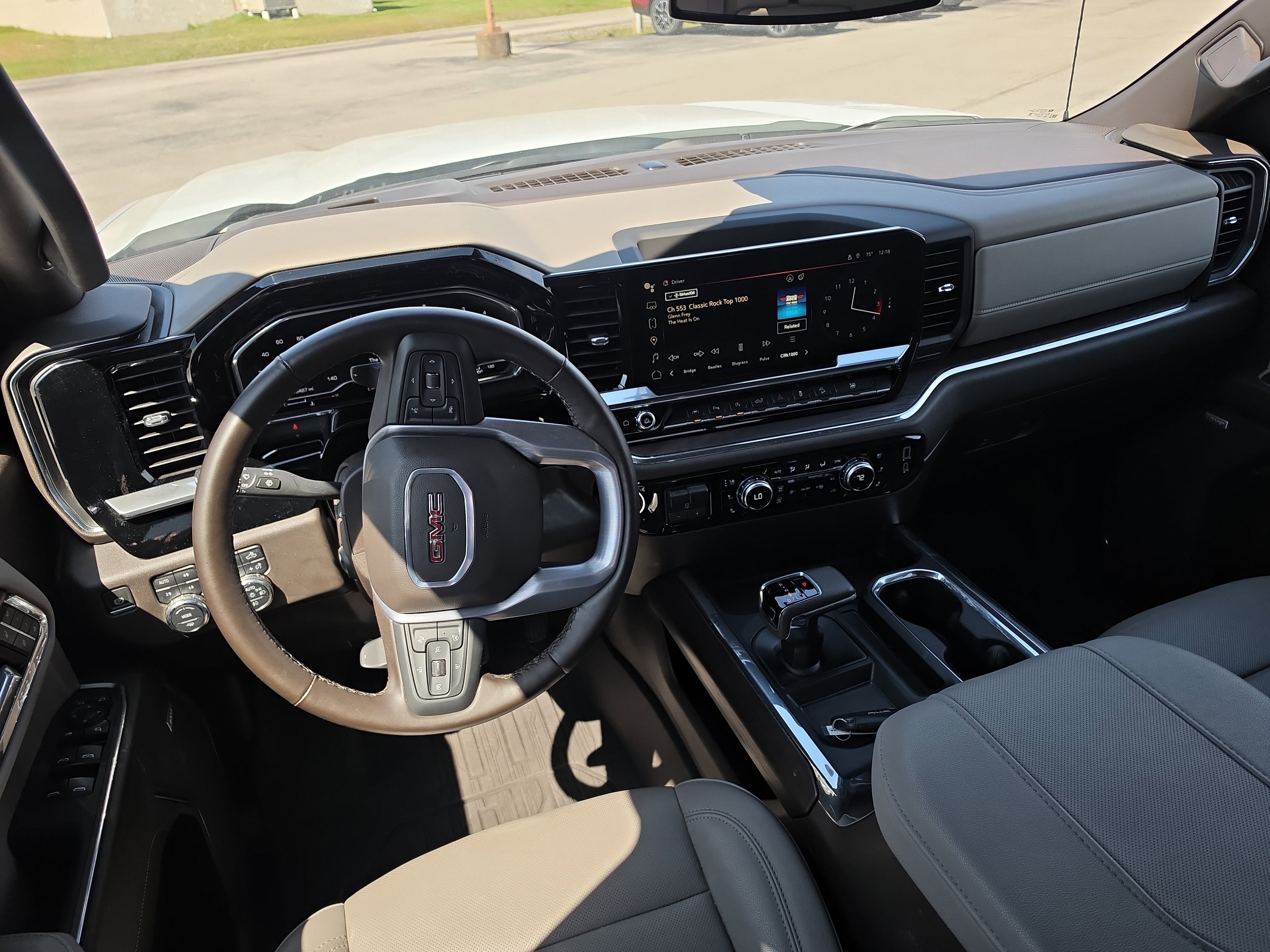 Used 2024 GMC Sierra 1500 SLT w/ SLT Premium Plus Package AWD/4WD image 6