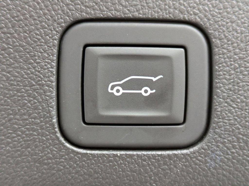 Certified 2025 Cadillac Escalade Premium Luxury Platinum w/ LPO, Radiant Package RWD image 15