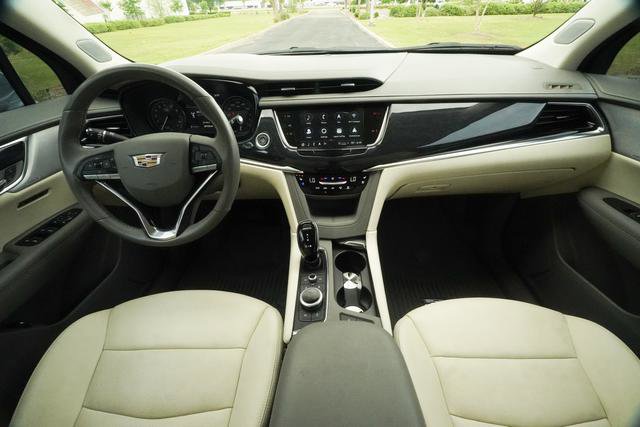 Used 2024 Cadillac XT6 Premium Luxury w/ Technology Package FWD image 11