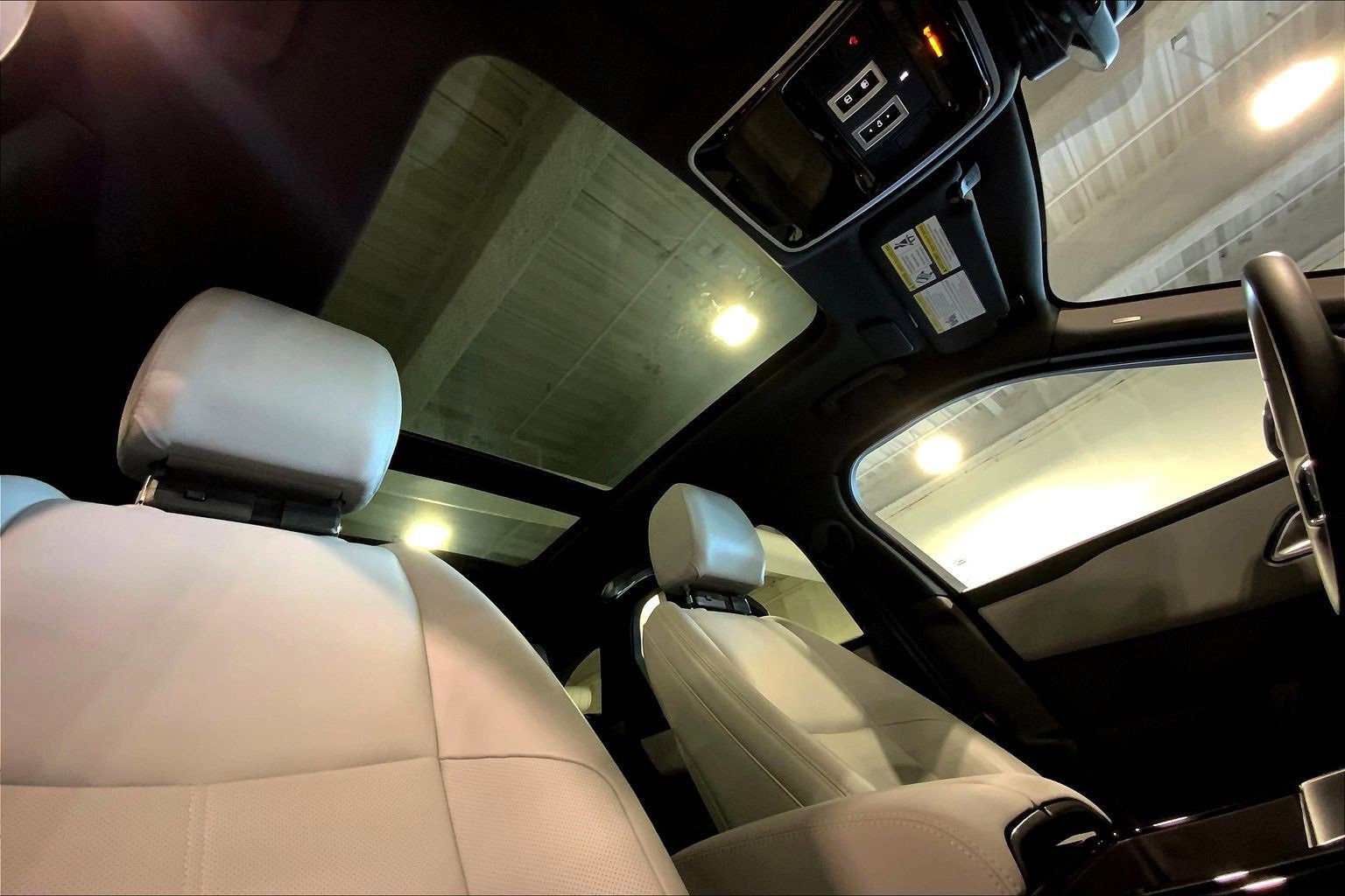 Used 2026 Land Rover Range Rover Velar Dynamic SE image 14