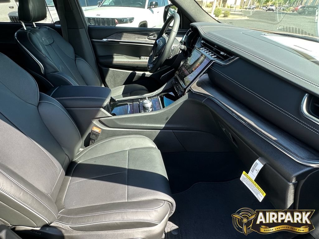 New 2025 Jeep Grand Cherokee Overland w/ Adv Protech Group III AWD/4WD image 10