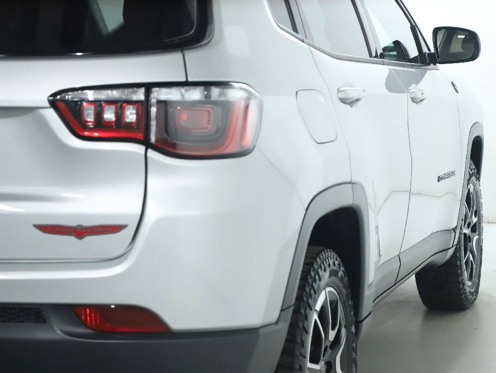 Used 2025 Jeep Compass Trailhawk image 45