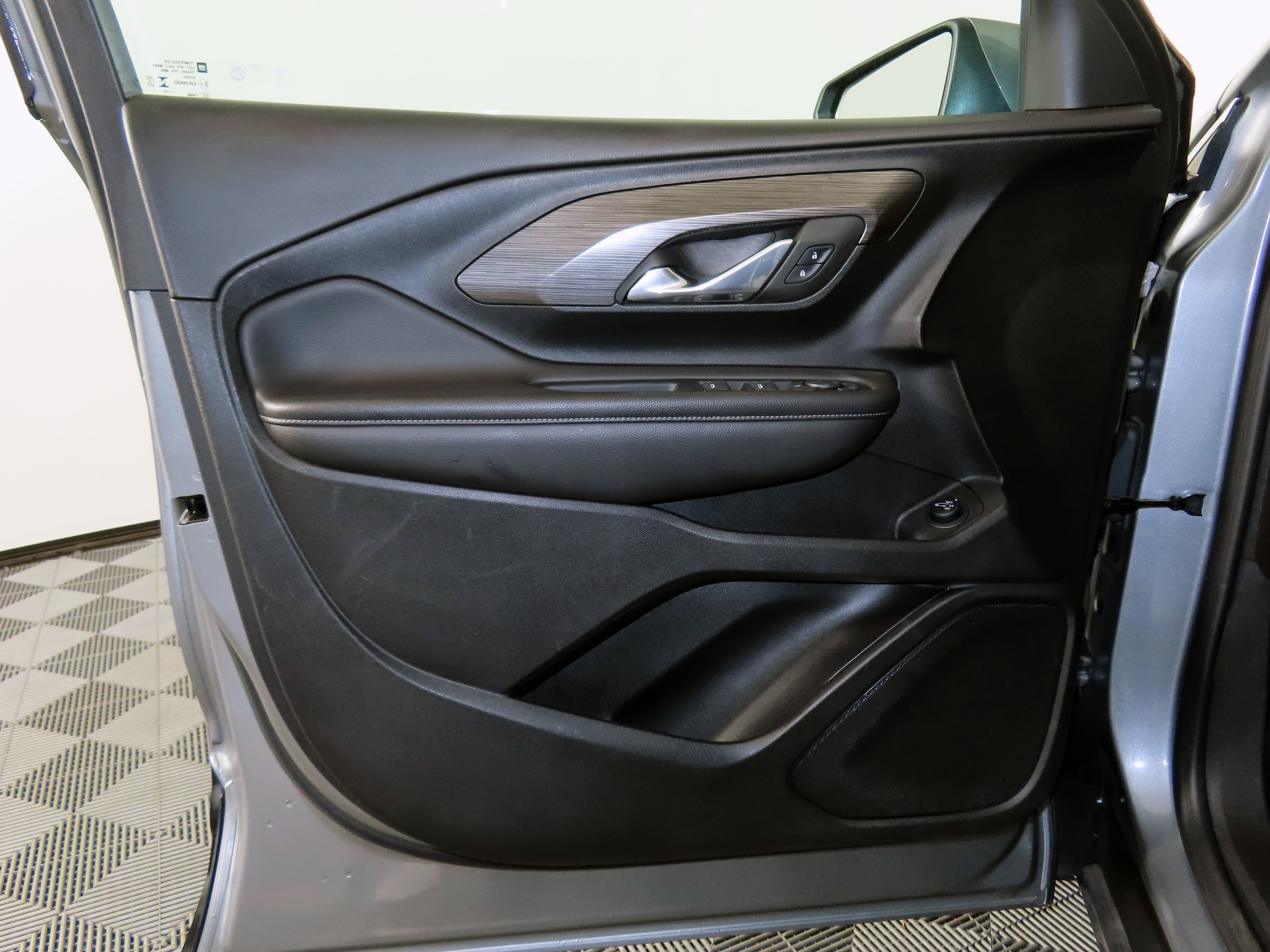 Used 2023 GMC Terrain SLE w/ Driver Convenience Package image 45