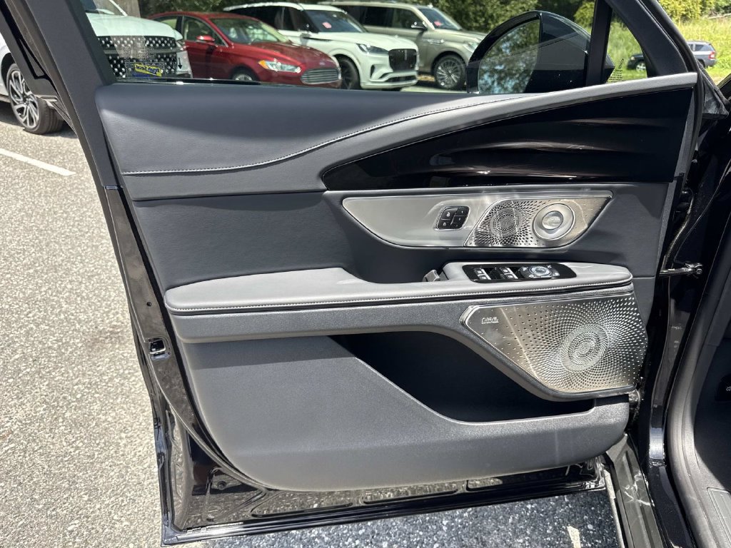 New 2026 Lincoln Nautilus Reserve AWD/4WD image 18