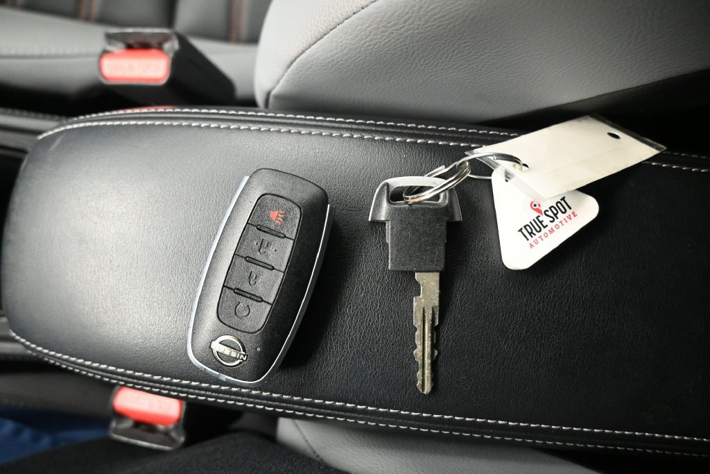 Used 2023 Nissan Kicks SR w/ SR Premium Package FWD image 19