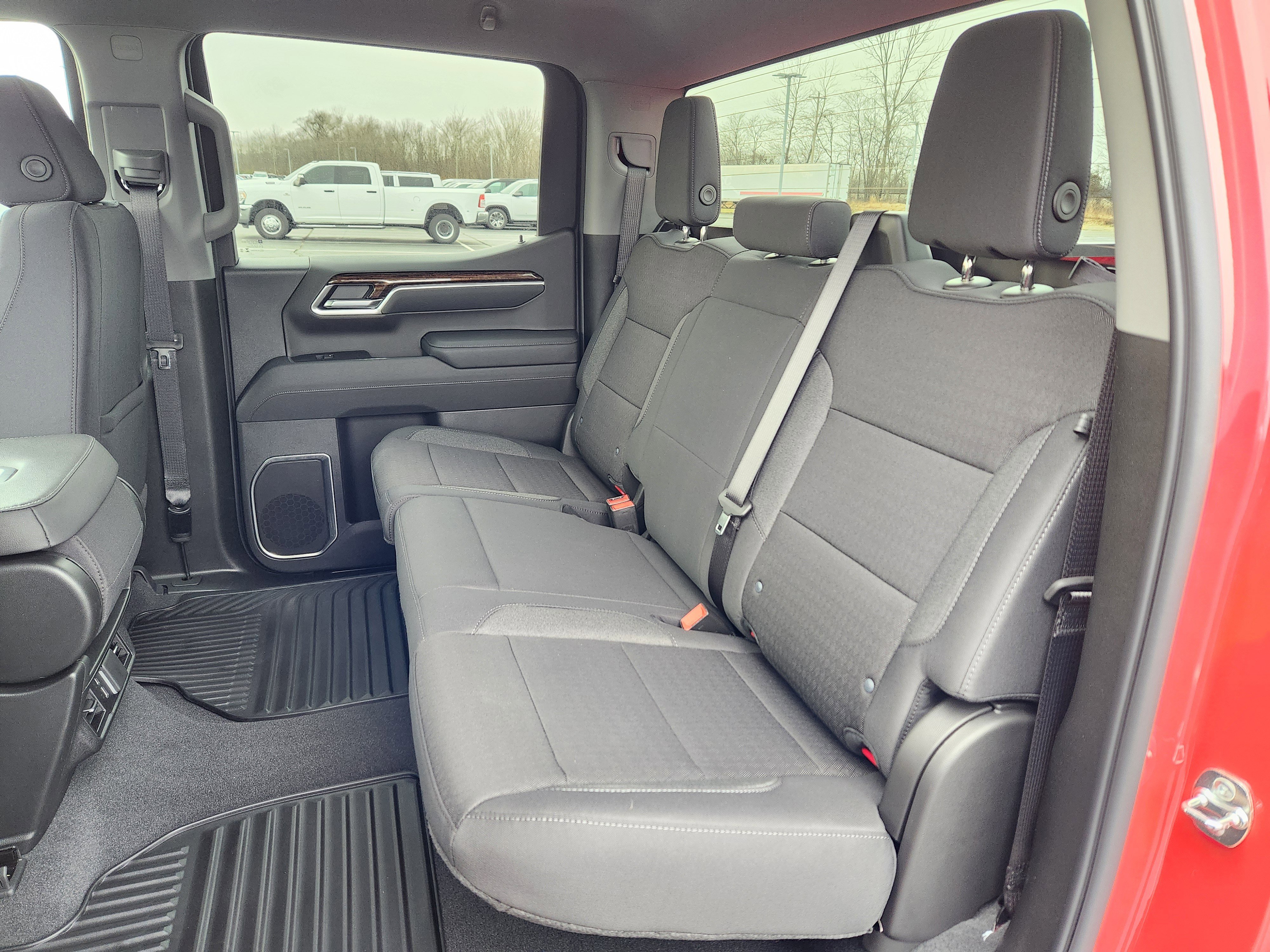 New 2026 GMC Sierra 1500 SLE image 8