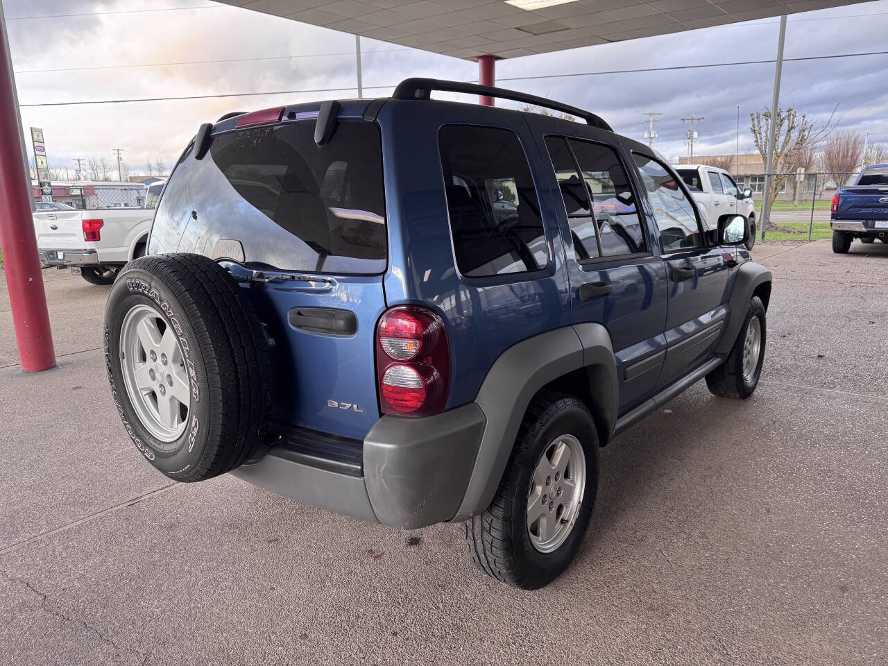 Used 2005 Jeep Liberty Sport image 5