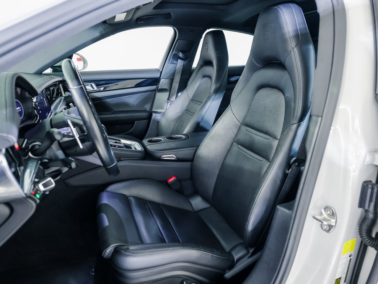 Certified 2023 Porsche Panamera Platinum Edition image 5