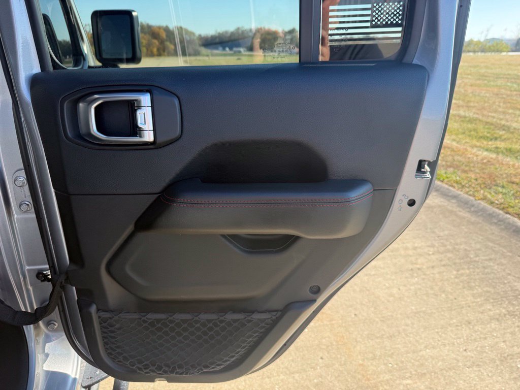 Used 2018 Jeep Wrangler Unlimited Rubicon w/ Dual Top Group AWD/4WD image 16