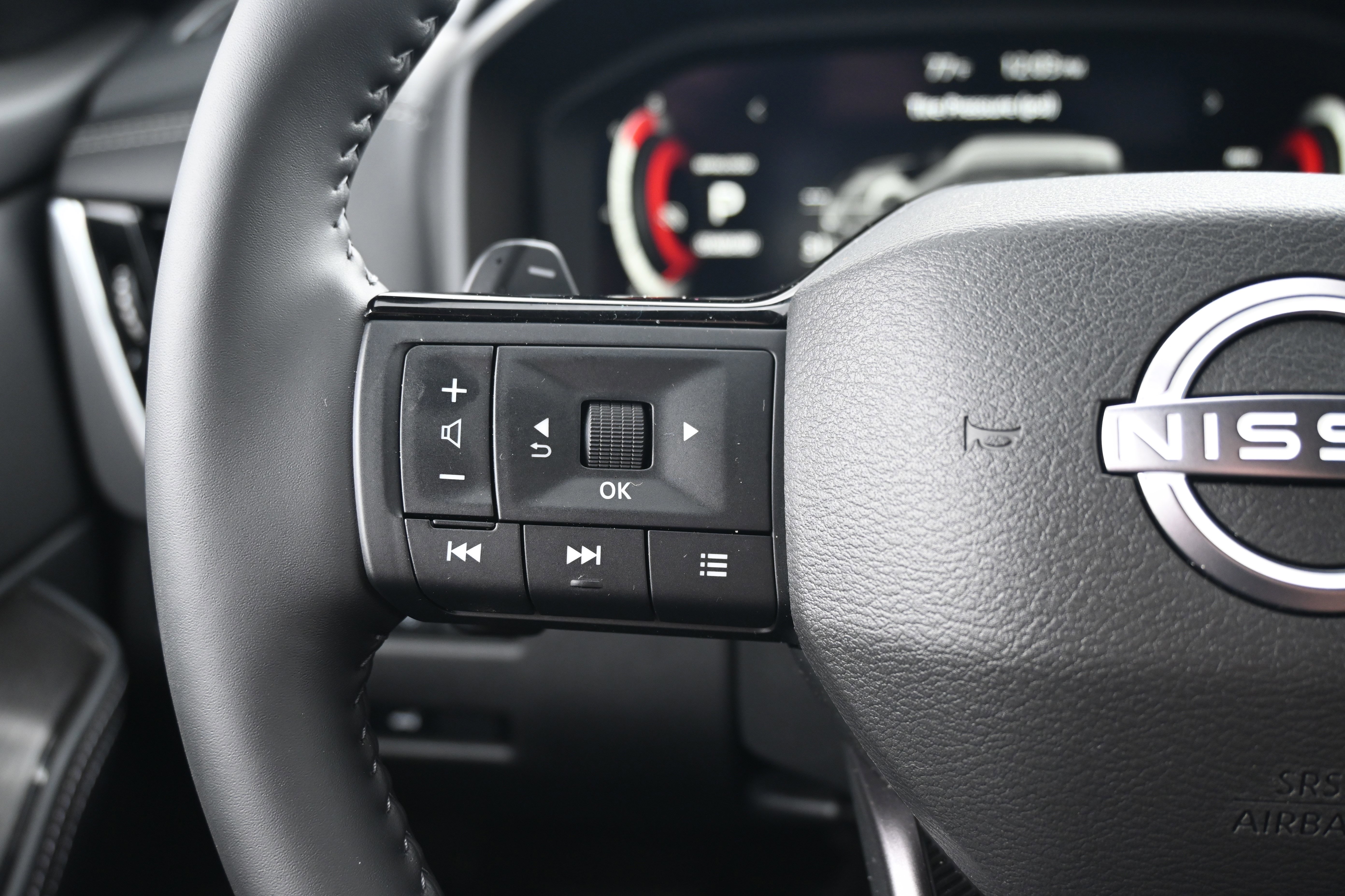 Used 2025 Nissan Rogue Platinum w/ Platinum Premium Package FWD image 18