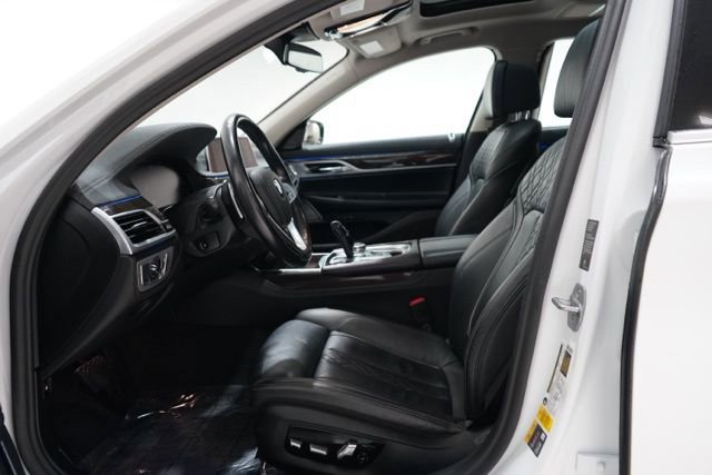 Used 2020 BMW 745e xDrive image 15