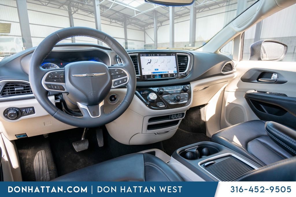 Used 2023 Chrysler Pacifica Touring-L image 21