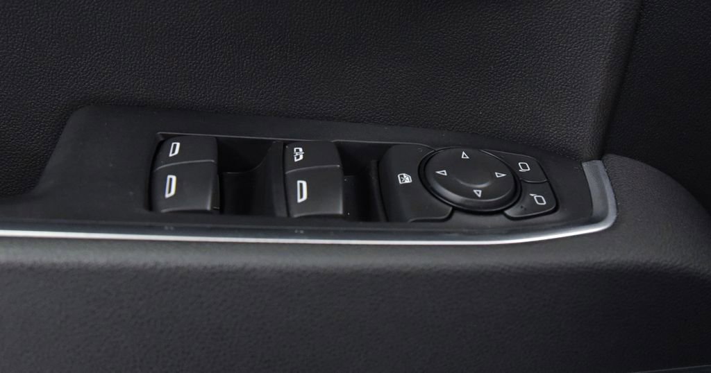 Used 2025 Chevrolet Silverado 1500 LT AWD/4WD image 19