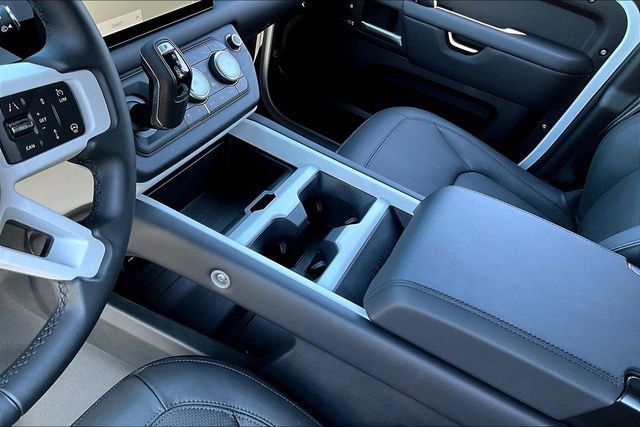 Used 2025 Land Rover Defender 110 X-Dynamic SE image 18