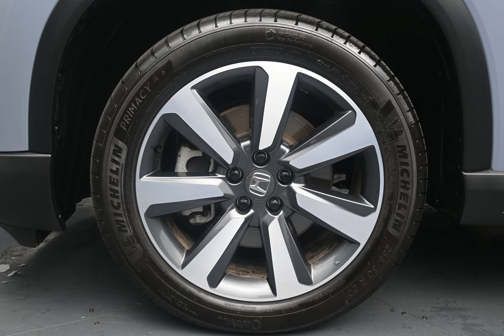 Used 2025 Honda Pilot Touring image 11