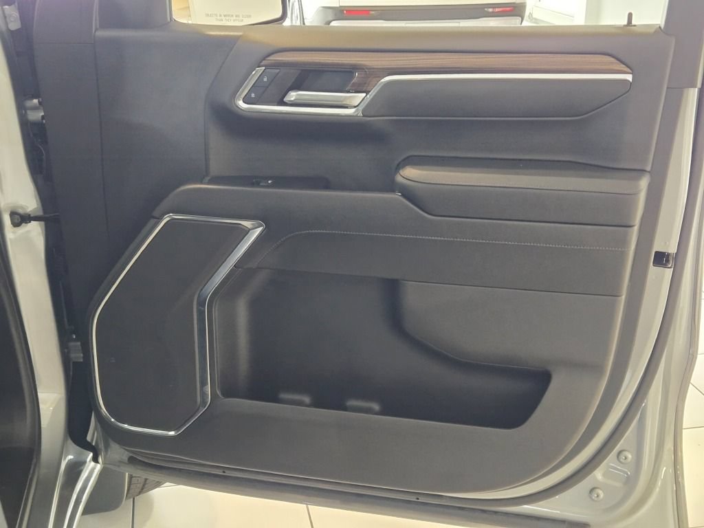 Used 2024 Chevrolet Silverado 1500 LT AWD/4WD image 5