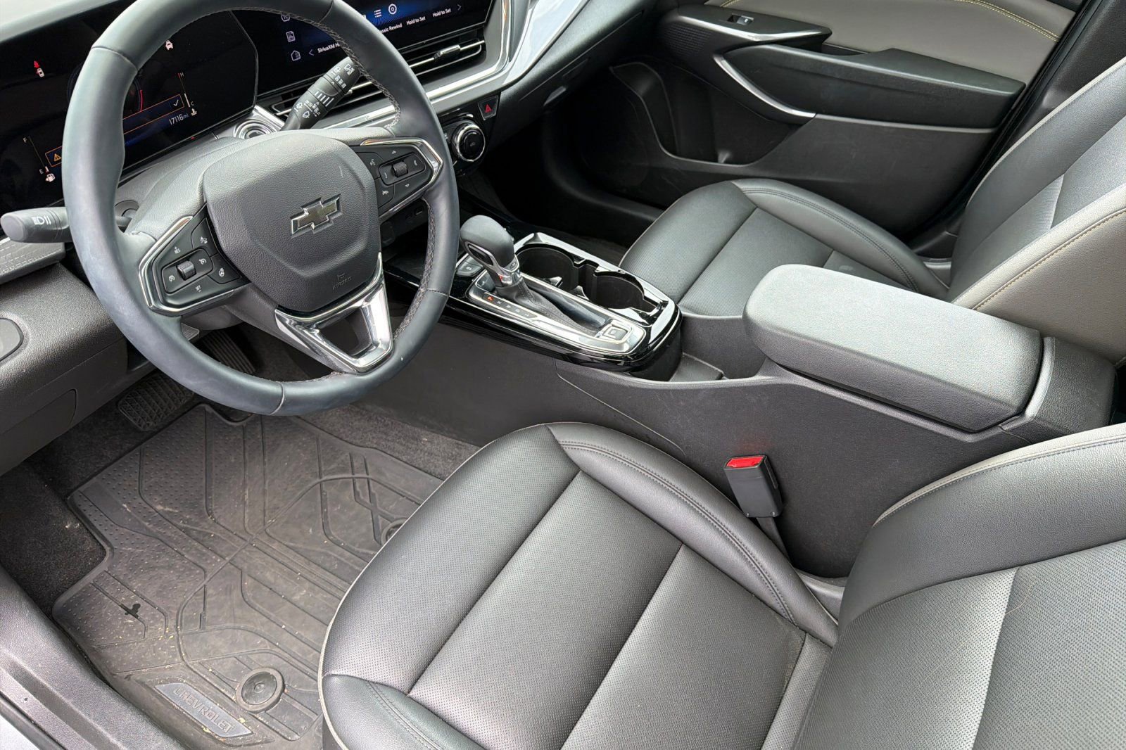 Used 2025 Chevrolet Trax ACTIV w/ Sunroof Package FWD image 10