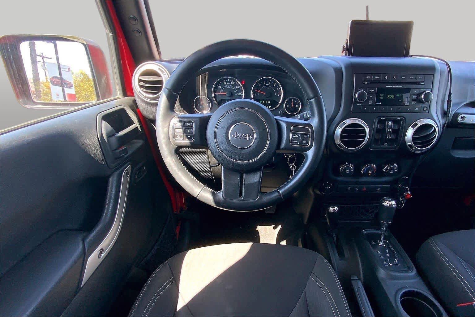 Used 2017 Jeep Wrangler Unlimited Rubicon AWD/4WD image 5