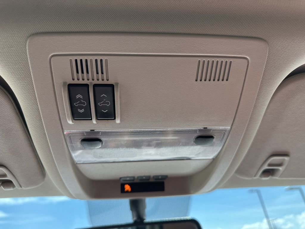 Used 2012 Chevrolet Avalanche LT image 8