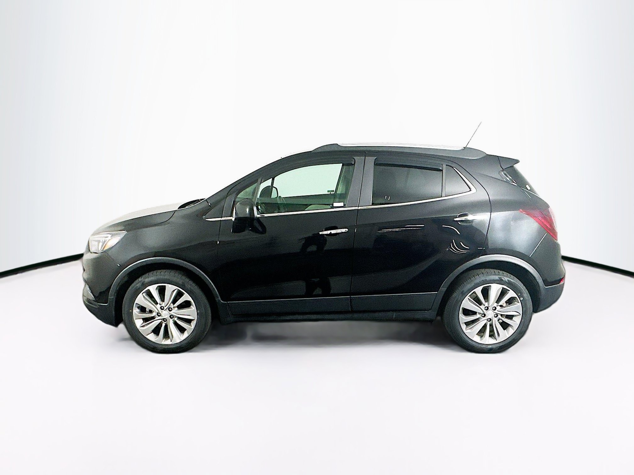 Used 2020 Buick Encore Preferred w/ Safety Package FWD image 4