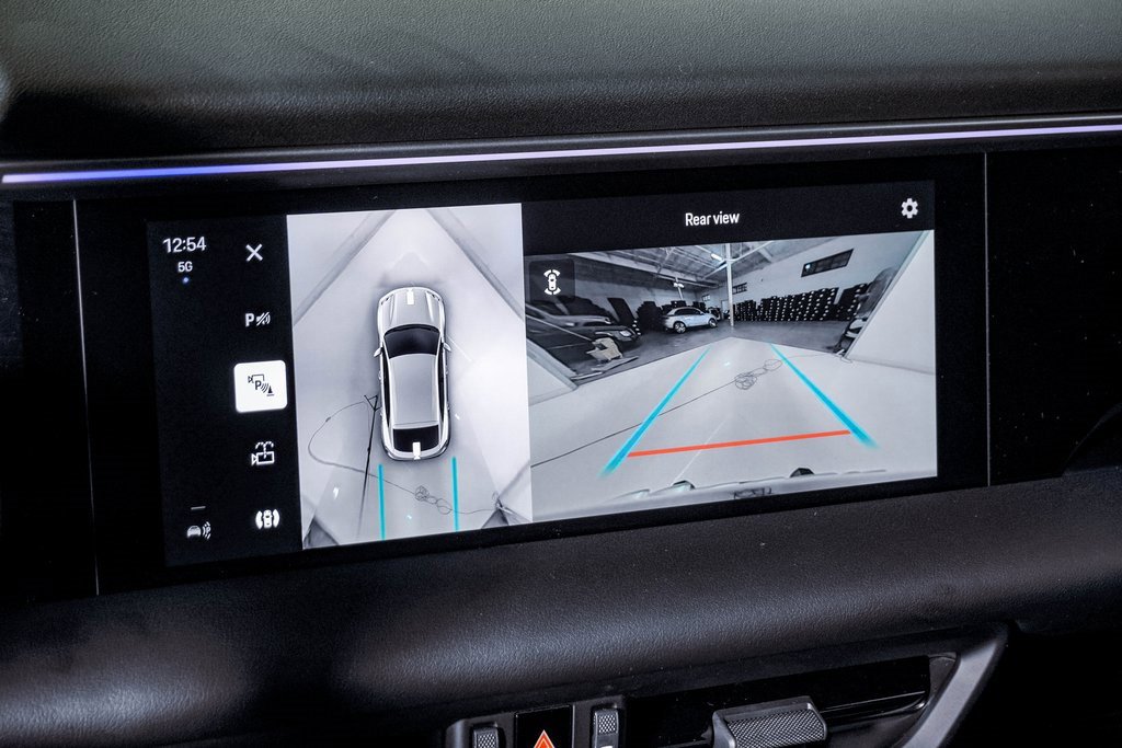 Certified 2025 Porsche Macan Electric image 23