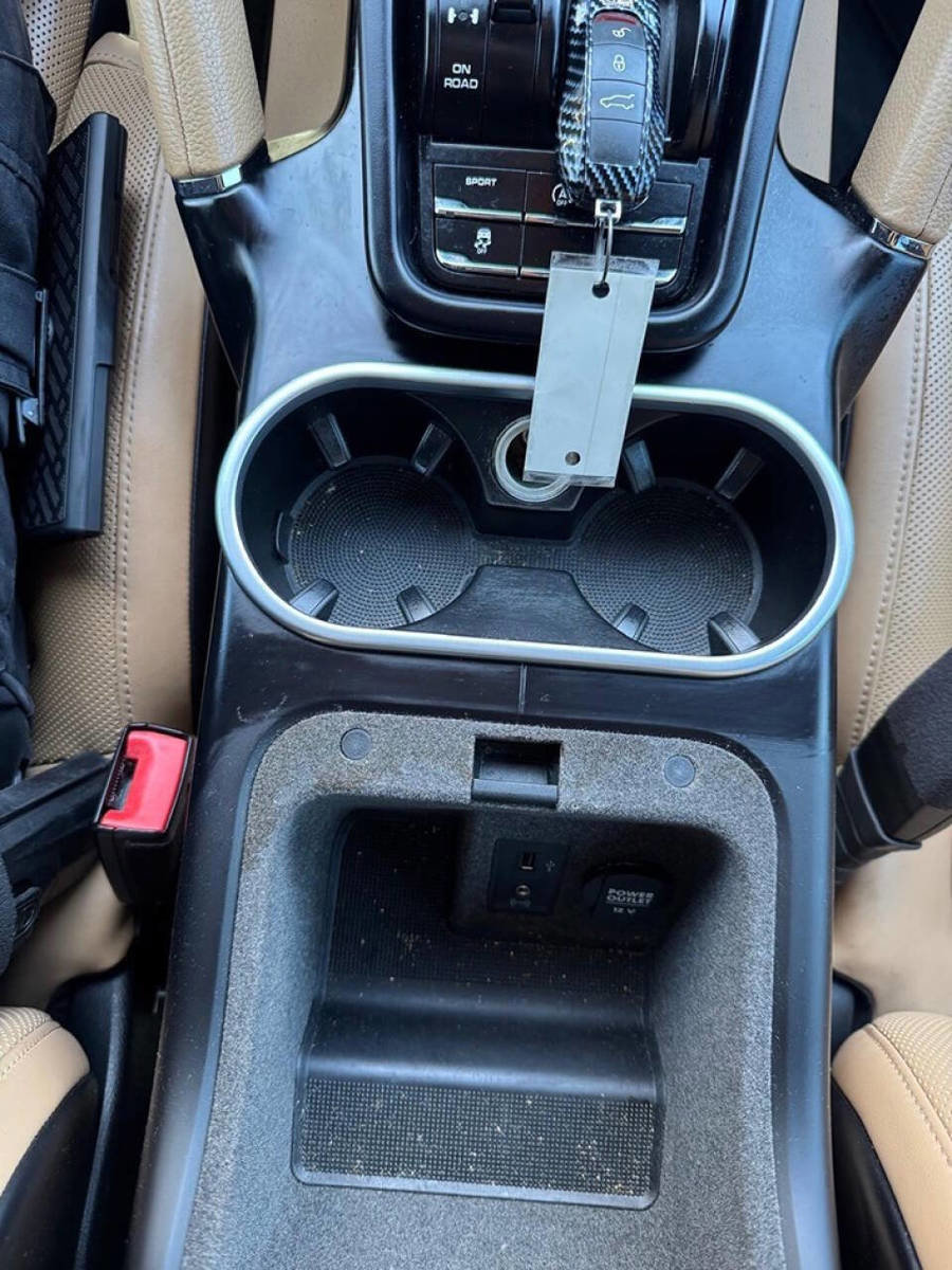 Used 2017 Porsche Cayenne Platinum Edition w/ Premium Package (PJV) AWD/4WD image 38