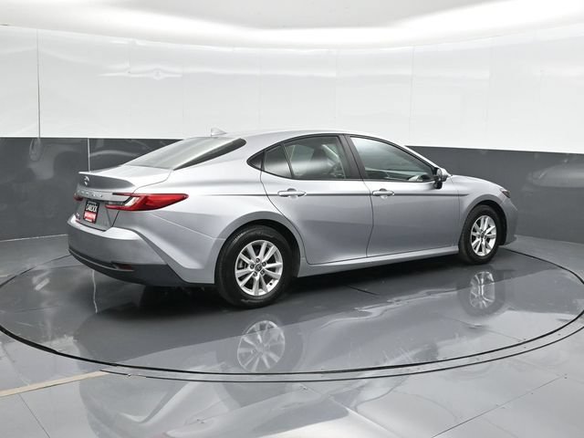 Used 2025 Toyota Camry LE FWD image 3